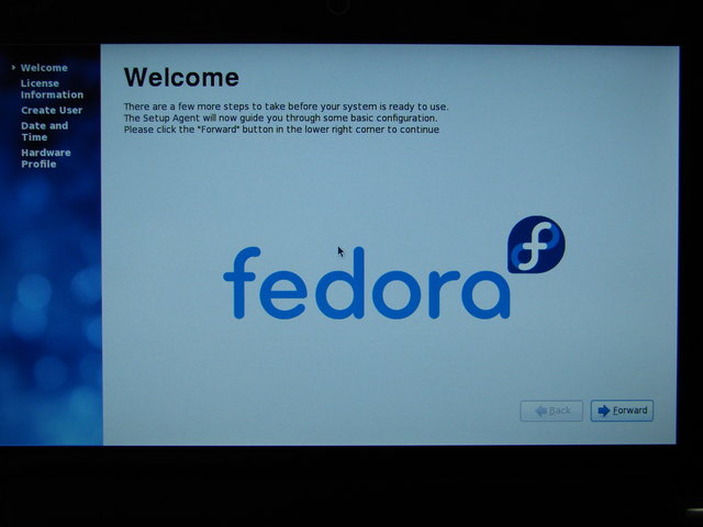  Fedora Linux on Asus Eee PC 1001HA Booting from Live CD 